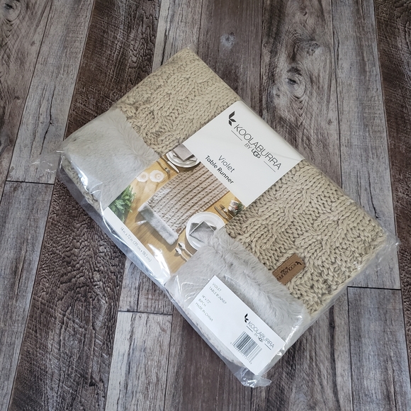 NWT UGG Table Runner (Koolaburra, Cable Knit and Faux Fir Trim) - Picture 4 of 8